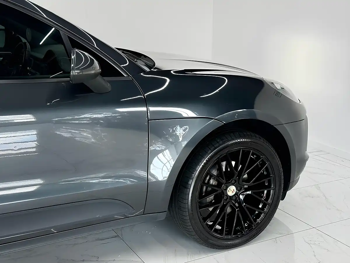 Used 2019 Porsche Macan High Spec Grey - Interior and Exterior details 17