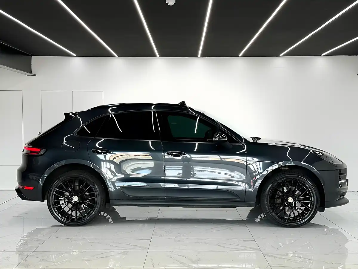 Used 2019 Porsche Macan High Spec Grey - Interior and Exterior details 4