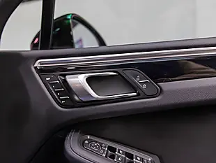 Used 2019 Porsche Macan S Blue - Interior and Exterior details 12