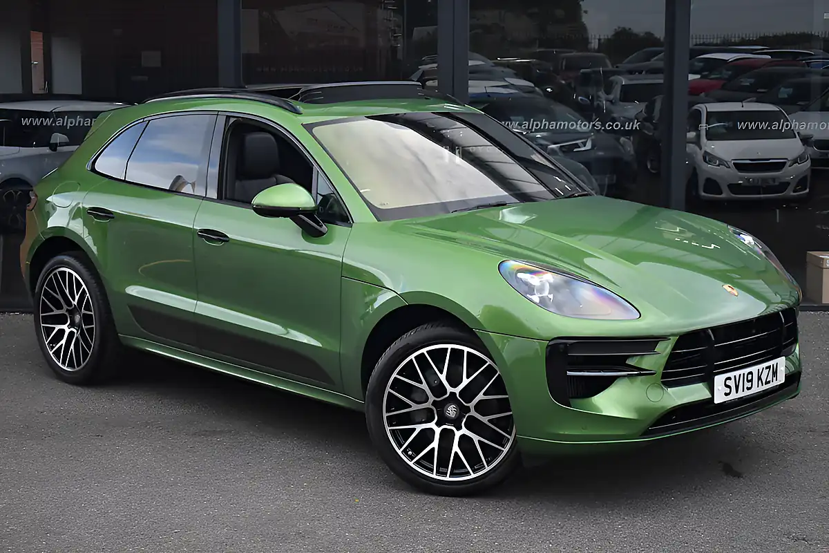 Used 2019 Porsche Macan S Mamba Green - Front View