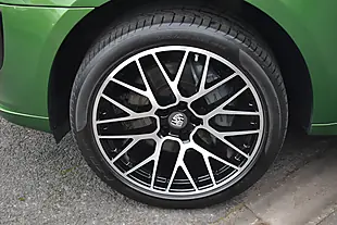 Used 2019 Porsche Macan S Mamba Green - Interior and Exterior details 19