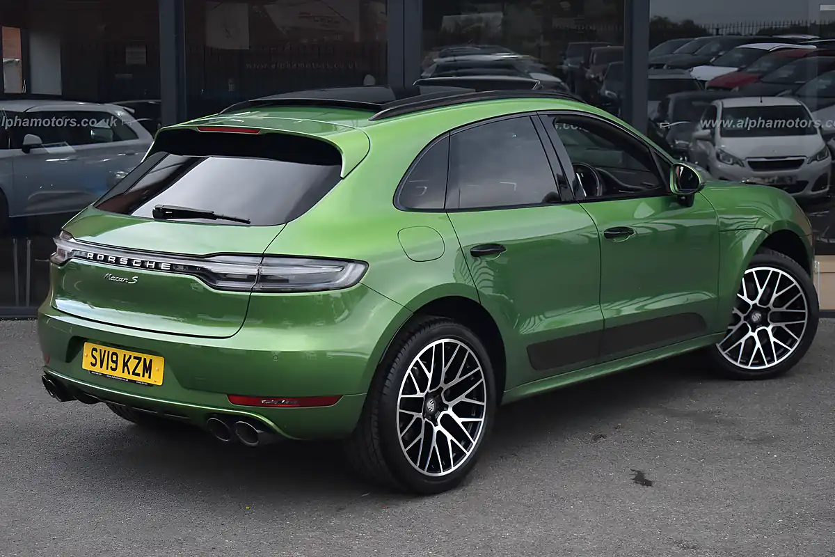 Used 2019 Porsche Macan S Mamba Green - Interior and Exterior details 5