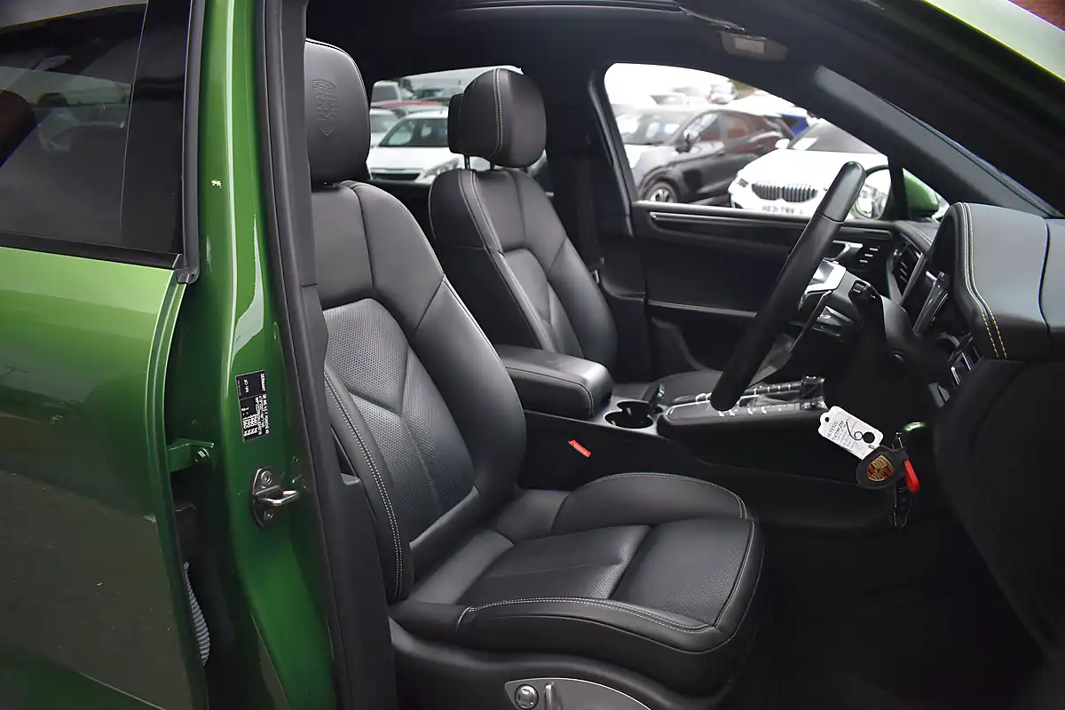 Used 2019 Porsche Macan S Mamba Green - Interior and Exterior details 7