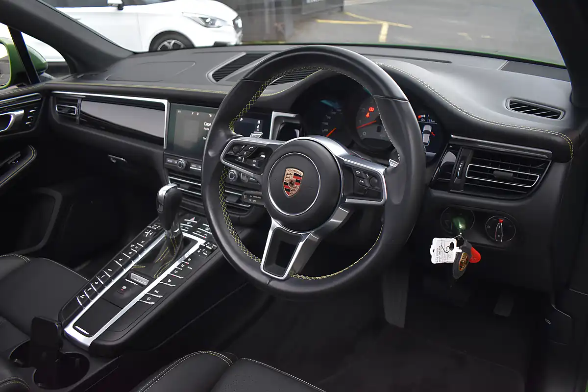 Used 2019 Porsche Macan S Mamba Green - Interior and Exterior details 8