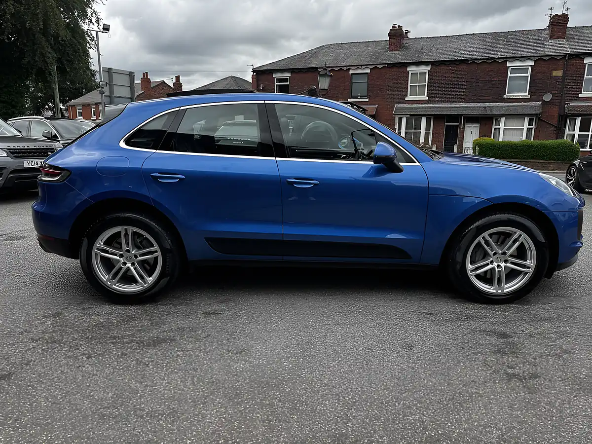 Used 2019 Porsche Macan S Pdk Blue - Interior and Exterior details 10