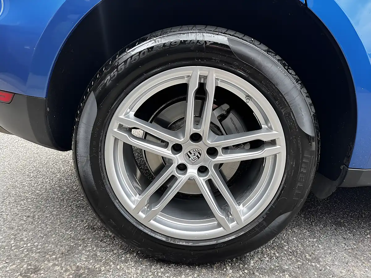 Used 2019 Porsche Macan S Pdk Blue - Interior and Exterior details 13