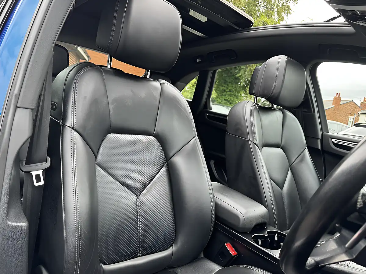 Used 2019 Porsche Macan S Pdk Blue - Interior and Exterior details 14