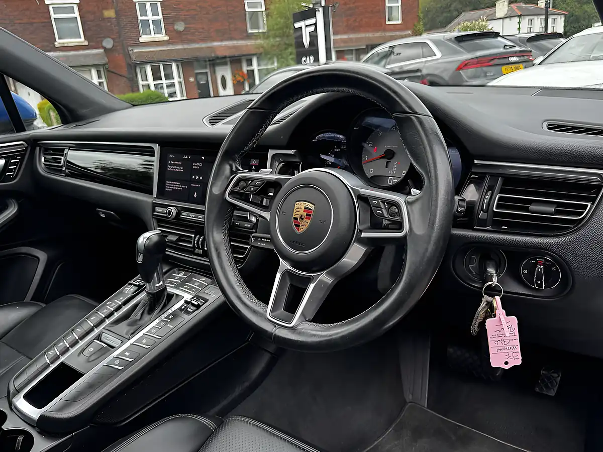 Used 2019 Porsche Macan S Pdk Blue - Interior and Exterior details 15