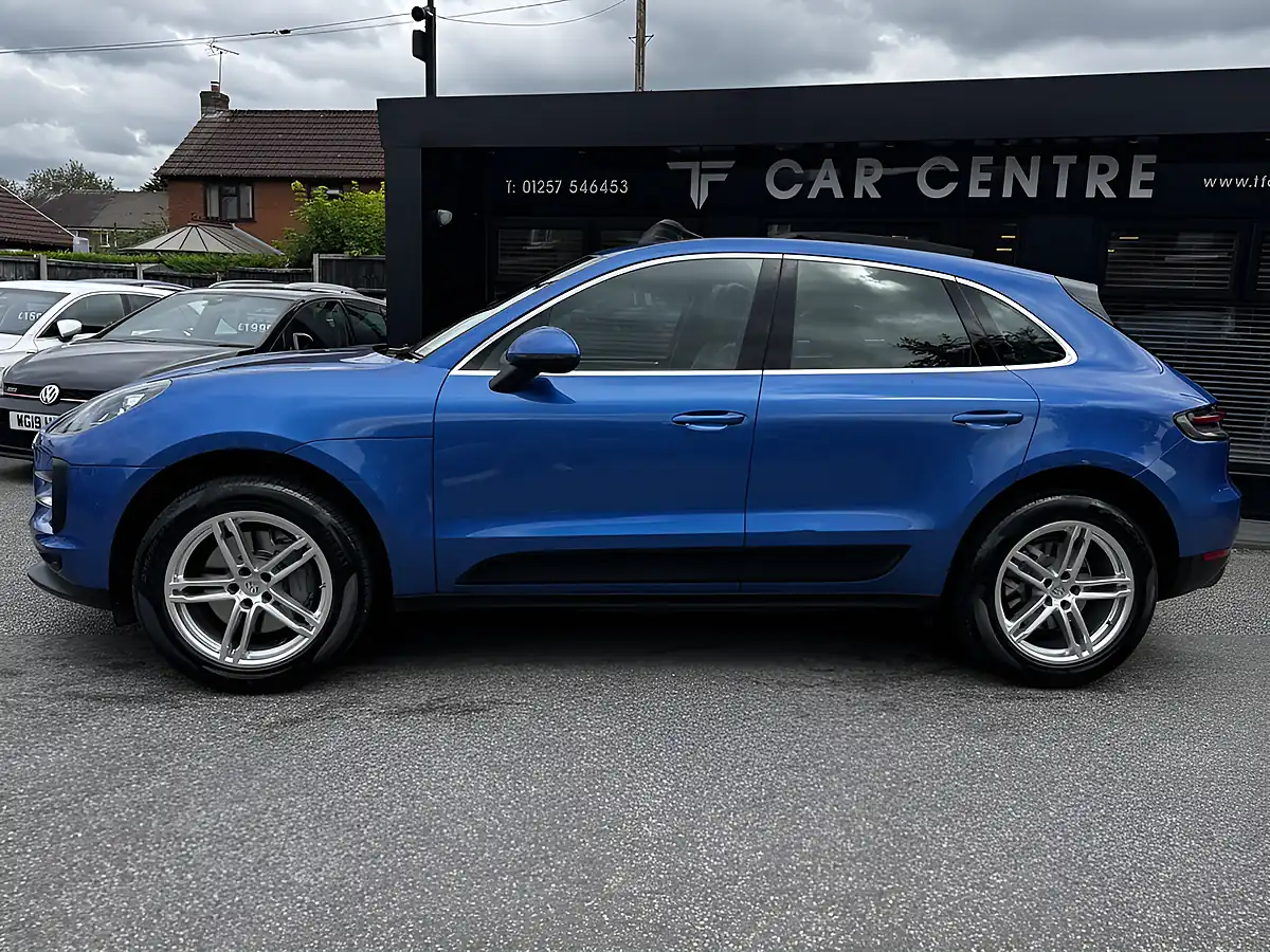 Used 2019 Porsche Macan S Pdk Blue - Interior and Exterior details 4