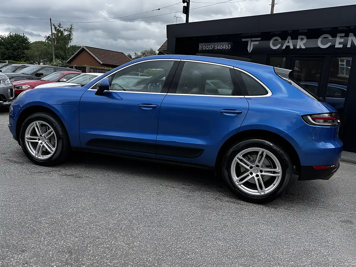 Used 2019 Porsche Macan S Pdk Blue - Interior and Exterior details 5