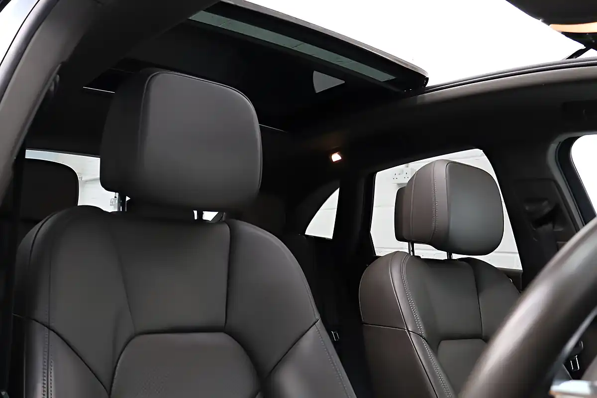 Used 2019 Porsche Macan S Silver - Interior and Exterior details 10