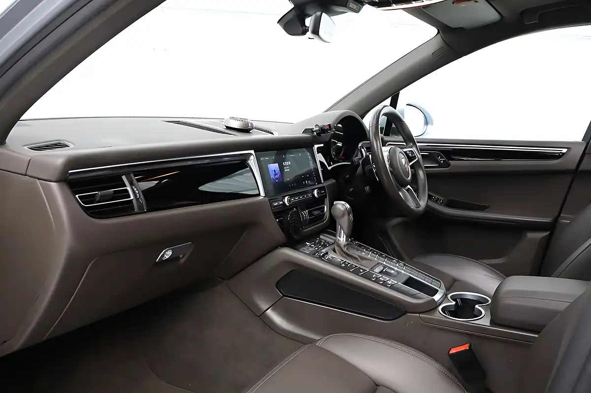 Used 2019 Porsche Macan S Silver - Interior and Exterior details 13