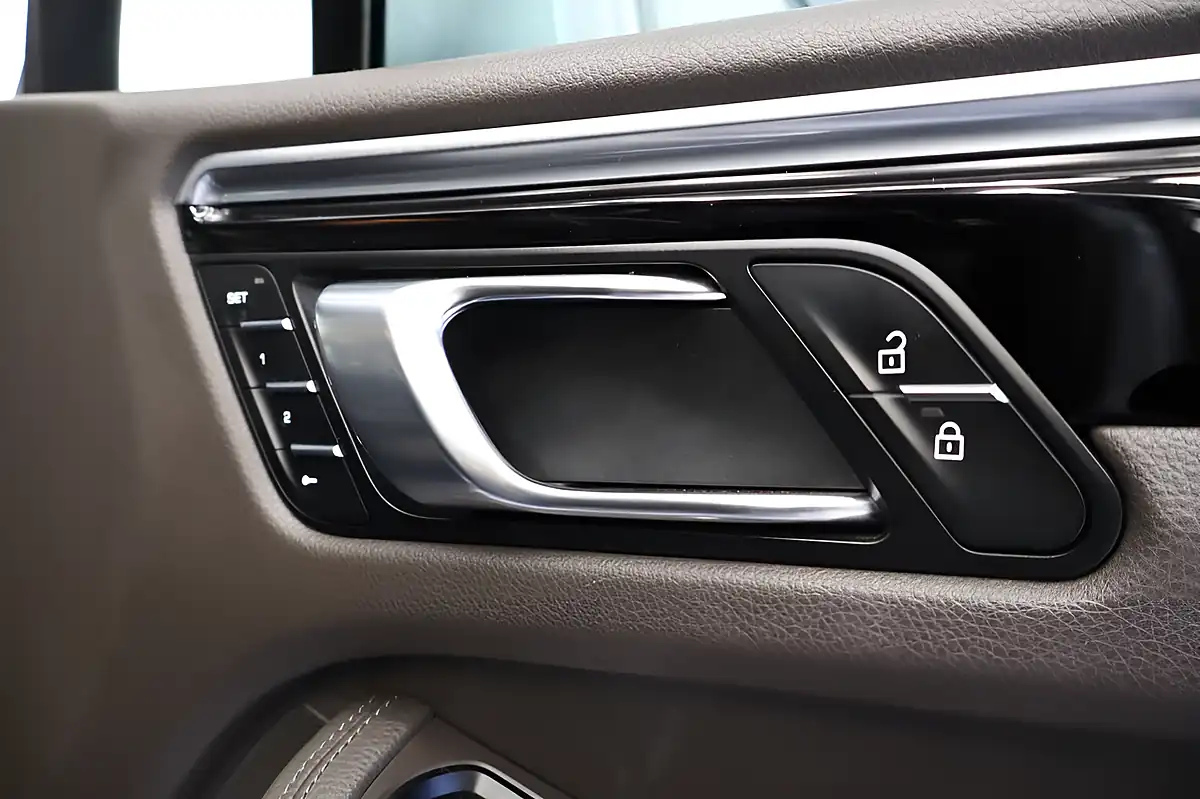 Used 2019 Porsche Macan S Silver - Interior and Exterior details 14