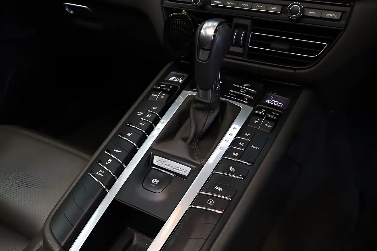 Used 2019 Porsche Macan S Silver - Interior and Exterior details 18