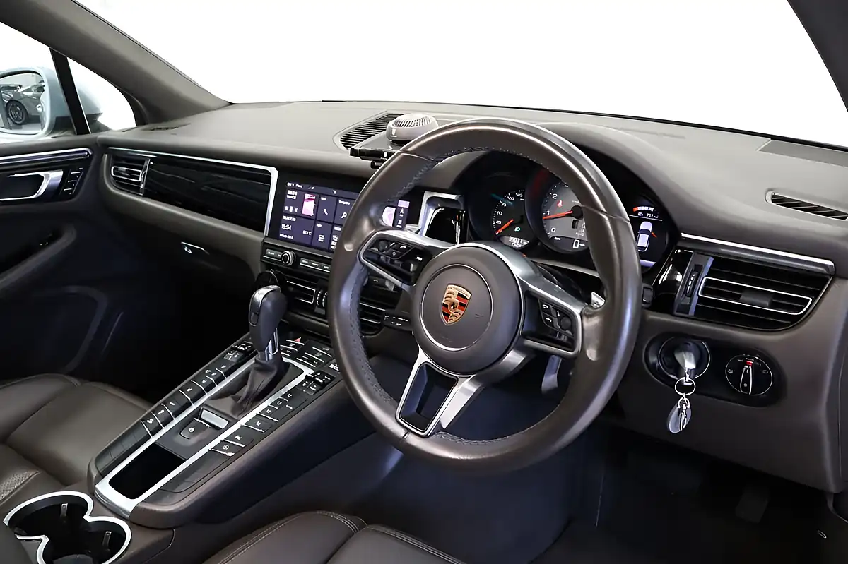 Used 2019 Porsche Macan S Silver - Interior and Exterior details 3