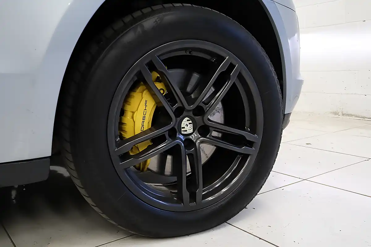 Used 2019 Porsche Macan S Silver - Interior and Exterior details 8
