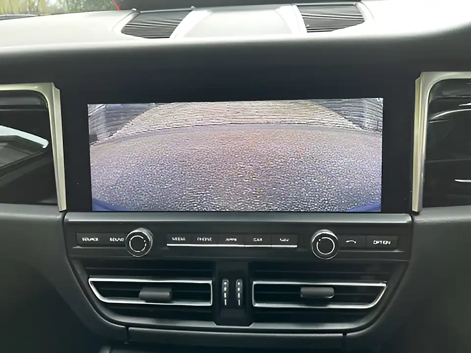 Used 2019 Porsche Macan S Silver - Interior and Exterior details 11