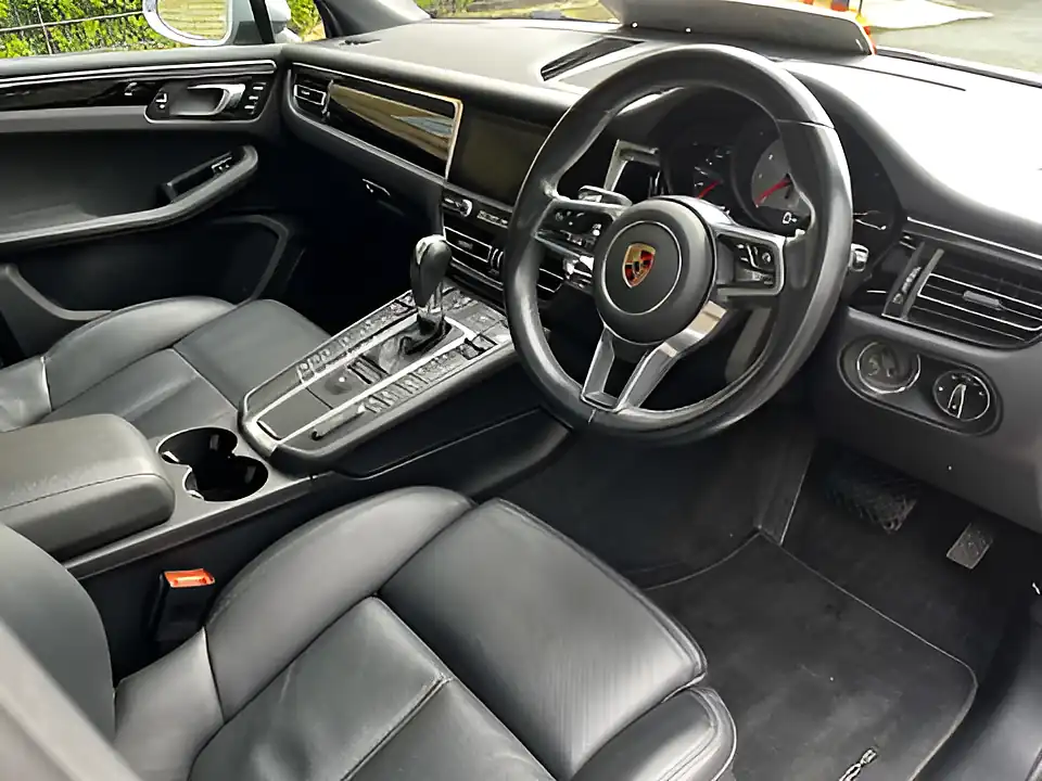 Used 2019 Porsche Macan S Silver - Interior and Exterior details 16