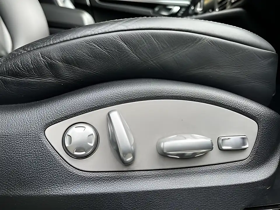 Used 2019 Porsche Macan S Silver - Interior and Exterior details 18