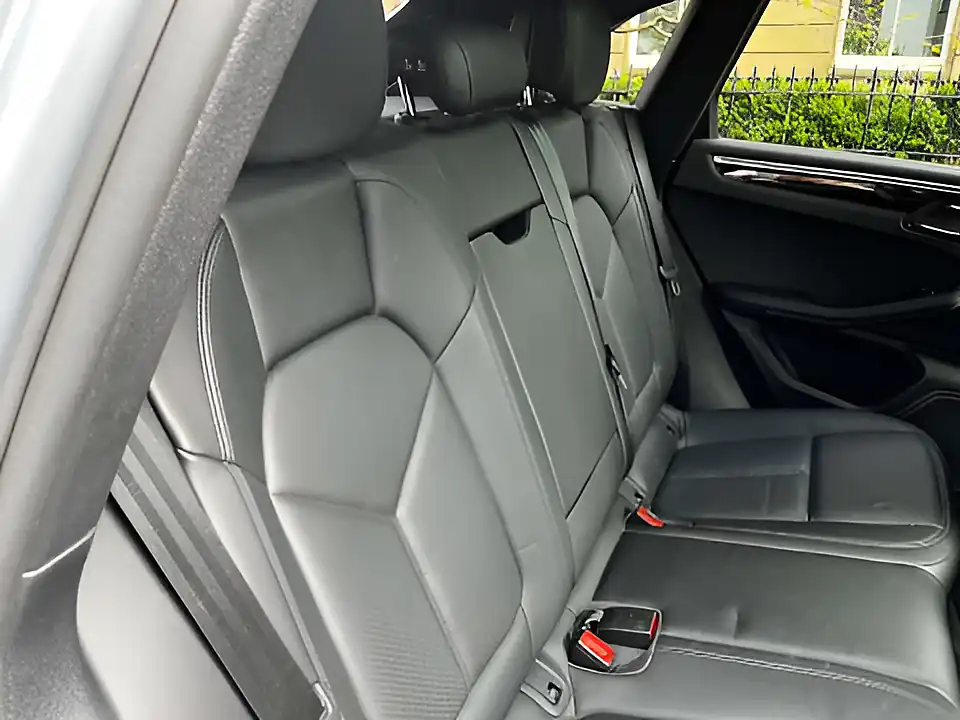 Used 2019 Porsche Macan S Silver - Interior and Exterior details 20