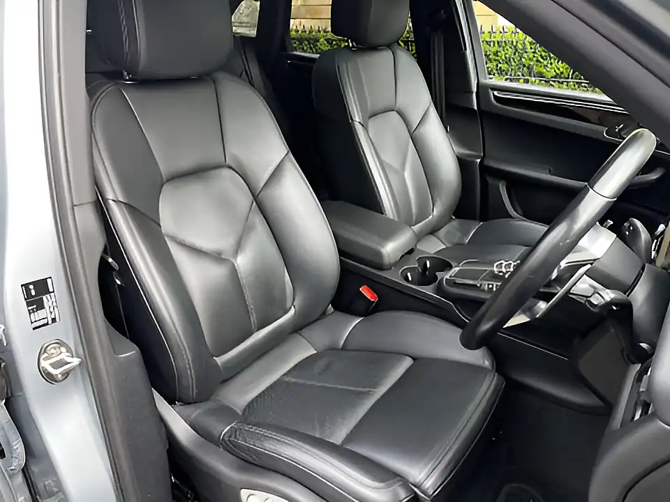 Used 2019 Porsche Macan S Silver - Interior and Exterior details 8