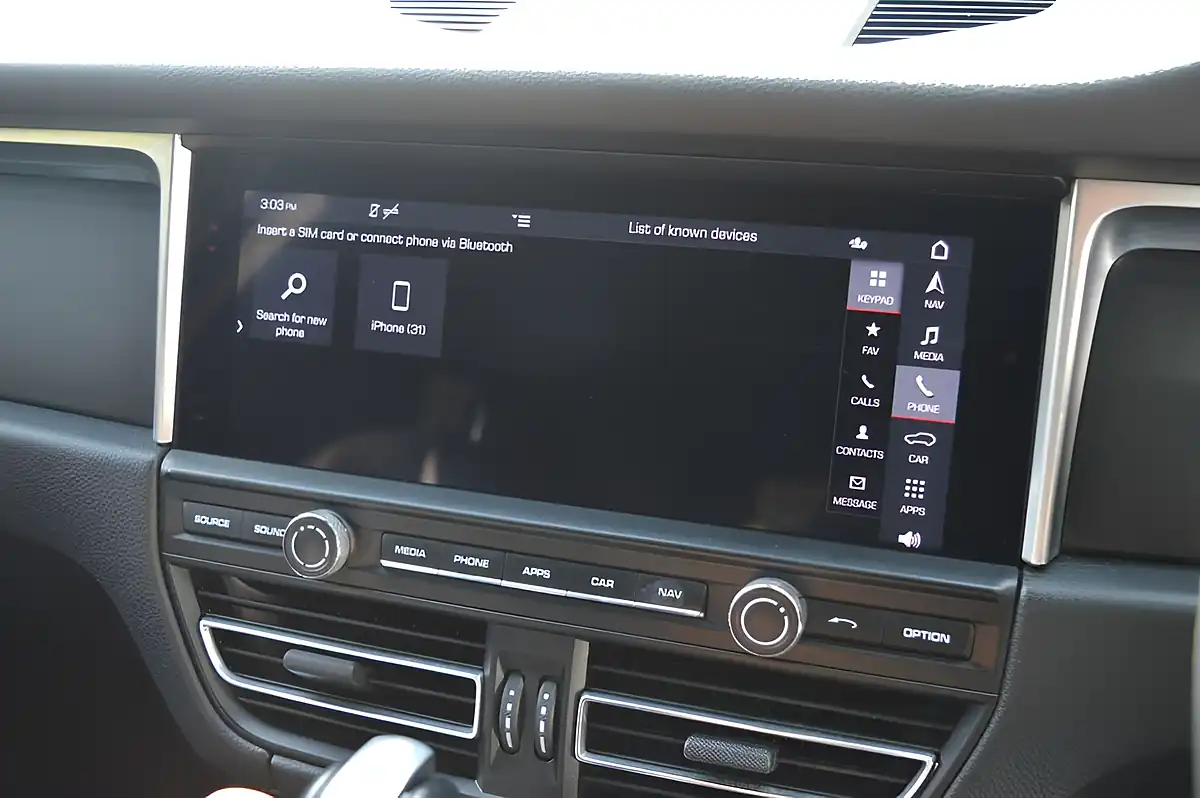 Used 2019 Porsche Macan Silver - Interior and Exterior details 17