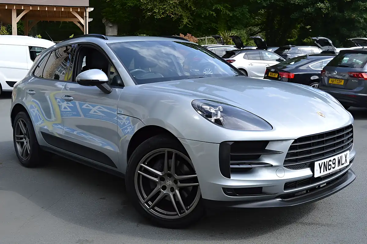Used 2019 Porsche Macan Silver - Interior and Exterior details 2
