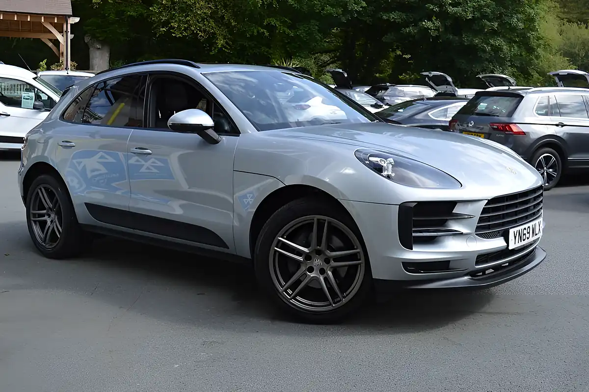 Used 2019 Porsche Macan Silver - Interior and Exterior details 3