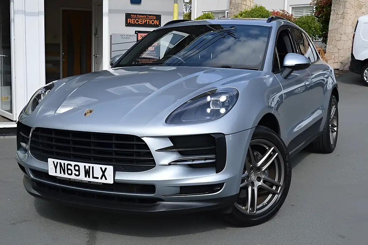 Used 2019 Porsche Macan Silver - Interior and Exterior details 4