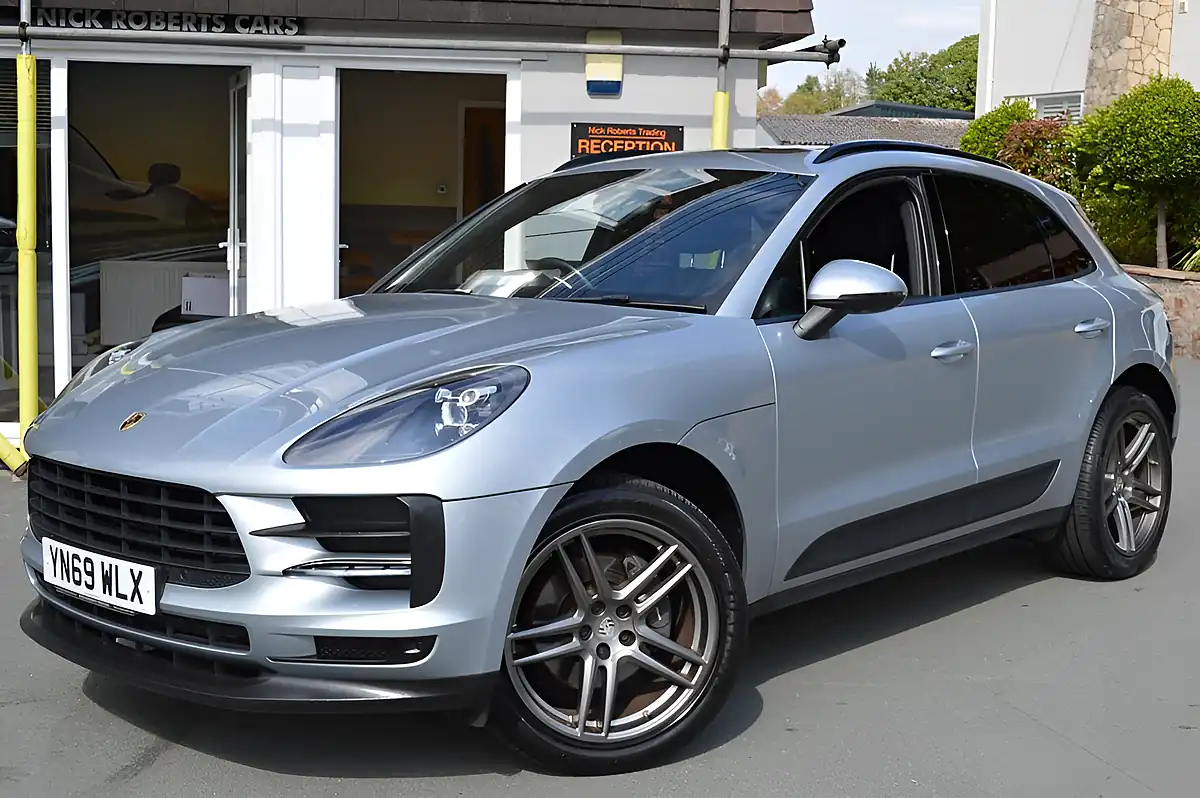 Used 2019 Porsche Macan Silver - Interior and Exterior details 5