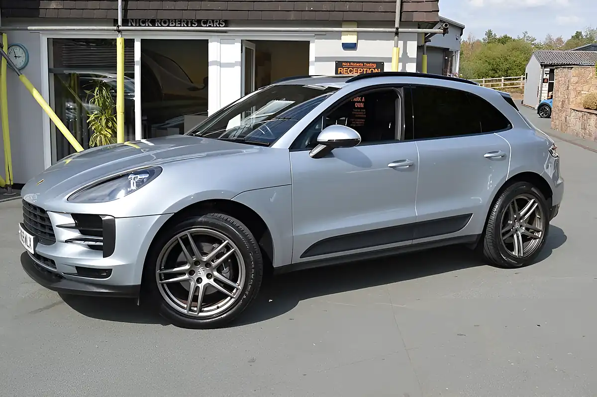 Used 2019 Porsche Macan Silver - Interior and Exterior details 6