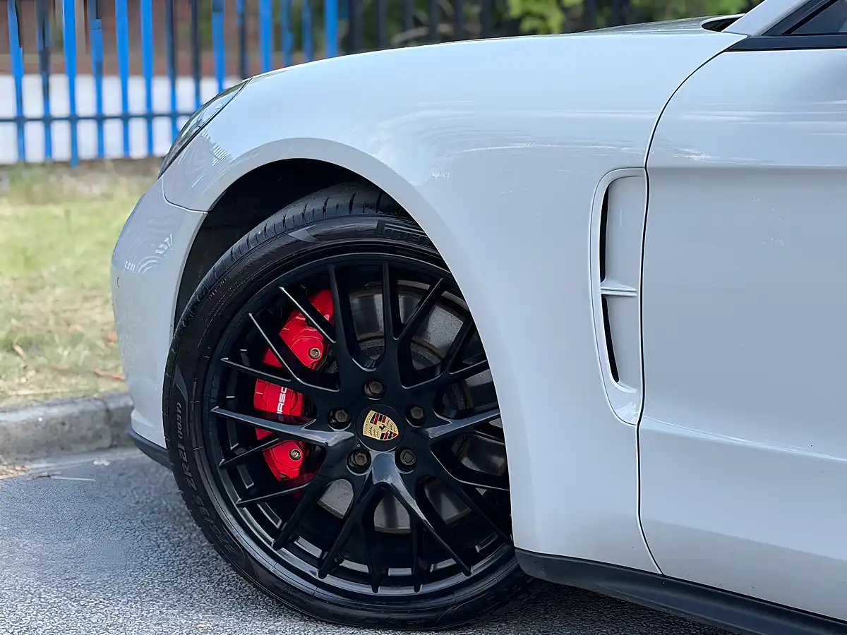 Used 2019 Porsche Panamera Turbo Grey - Interior and Exterior details 14
