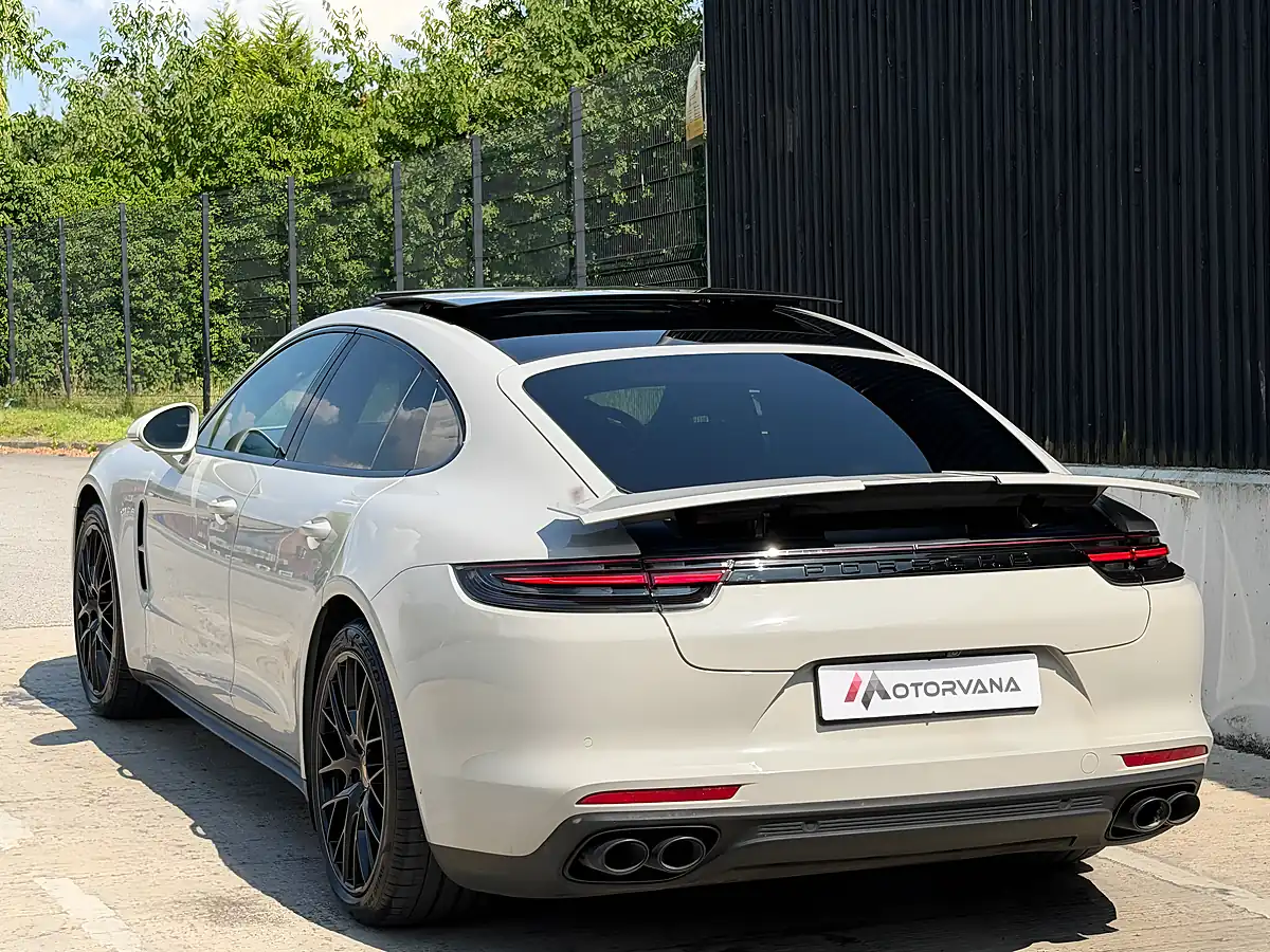 Used 2019 Porsche Panamera Turbo Grey - Interior and Exterior details 9
