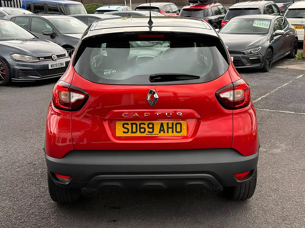 Used 2019 Renault Captur Energy Play Red - Interior and Exterior details 10