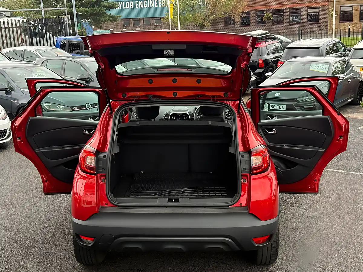 Used 2019 Renault Captur Energy Play Red - Interior and Exterior details 11