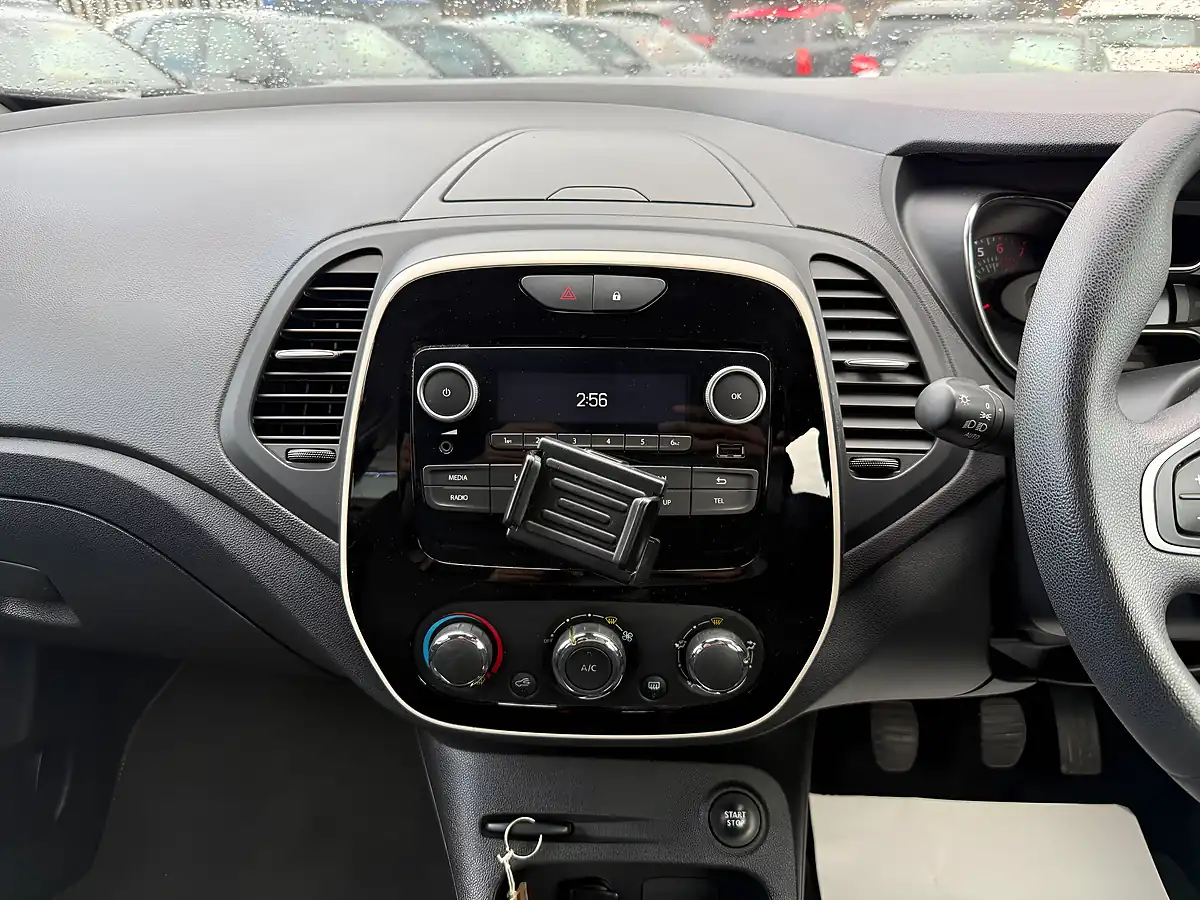 Used 2019 Renault Captur Energy Play Red - Interior and Exterior details 14