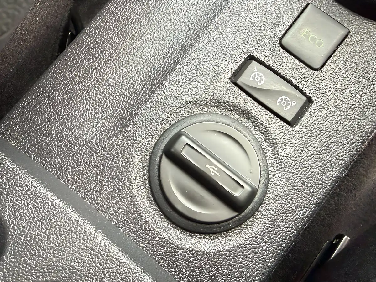 Used 2019 Renault Captur Energy Play Red - Interior and Exterior details 17