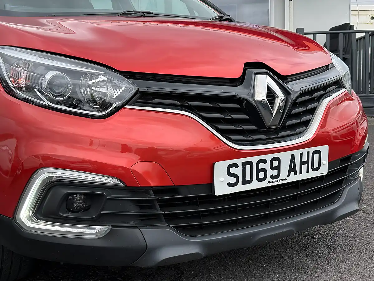 Used 2019 Renault Captur Energy Play Red - Interior and Exterior details 6