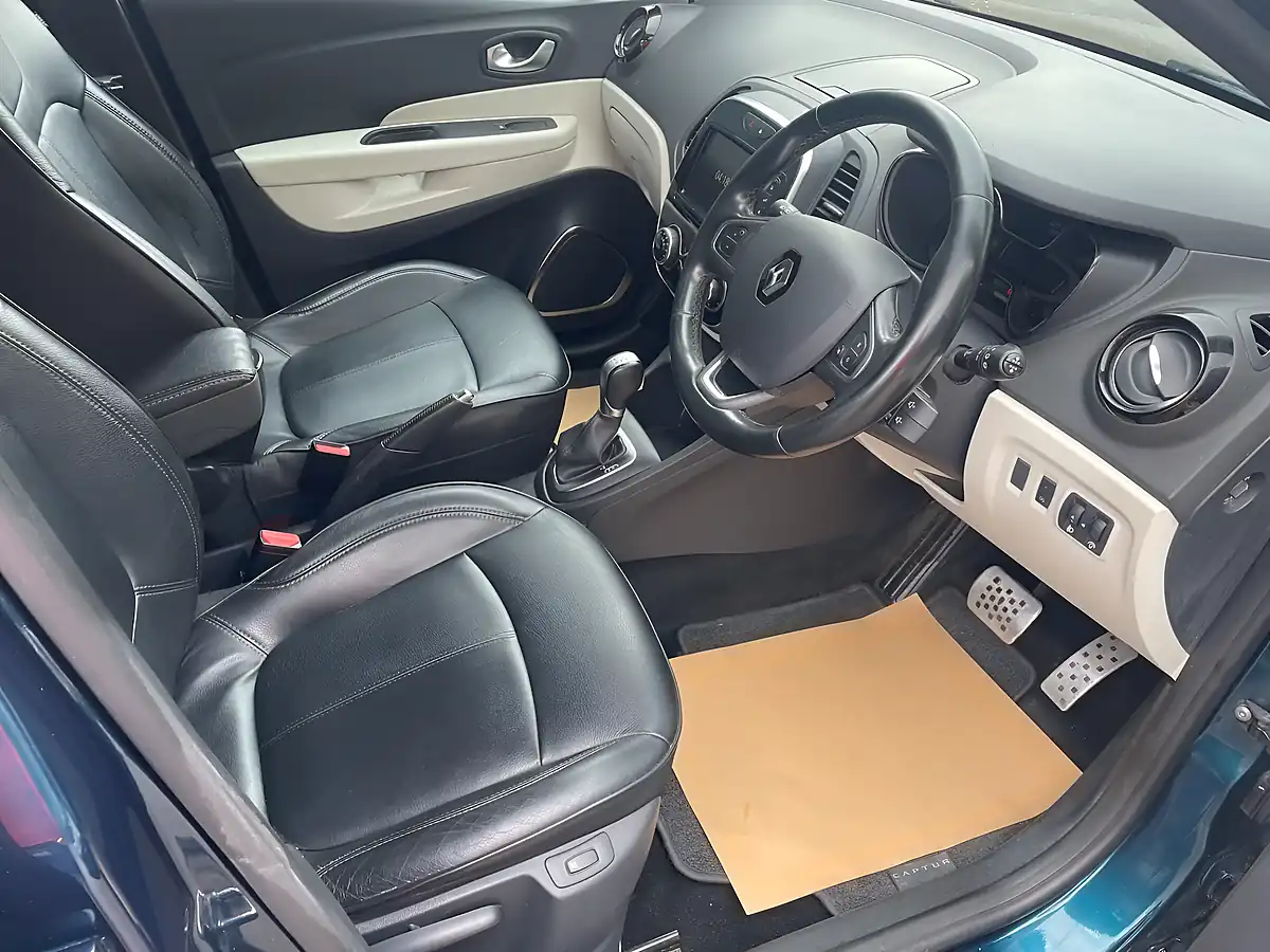 Used 2019 Renault Captur GT Line Blue - Interior and Exterior details 10