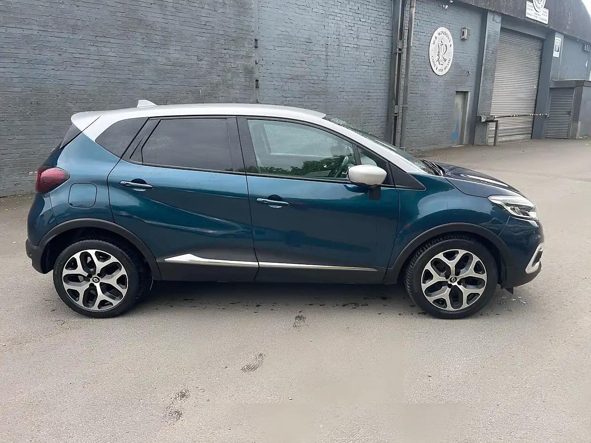 Used 2019 Renault Captur GT Line Blue - Interior and Exterior details 4