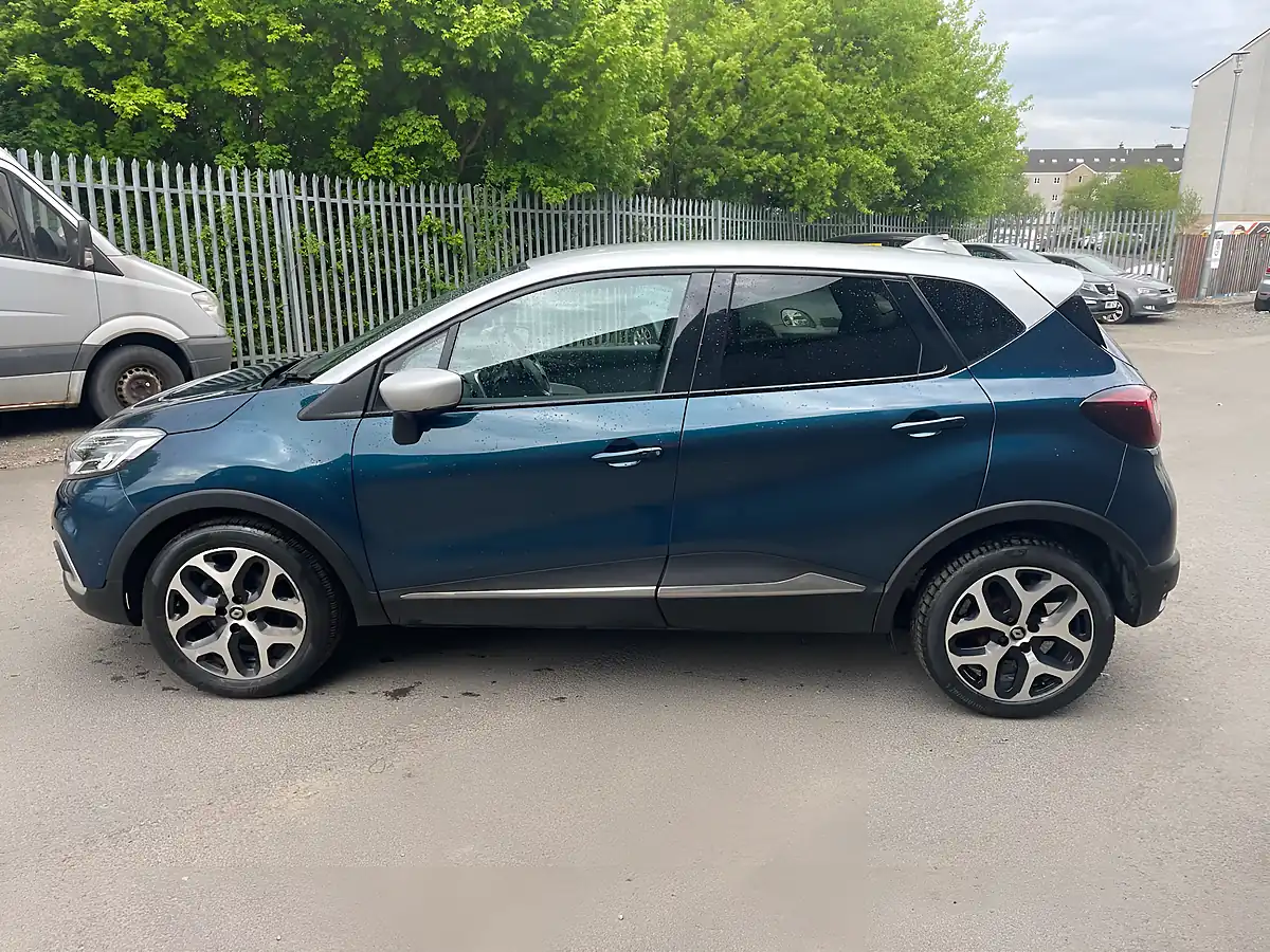 Used 2019 Renault Captur GT Line Blue - Interior and Exterior details 6