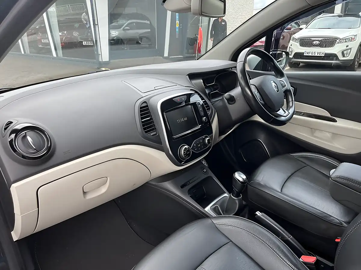 Used 2019 Renault Captur GT Line Blue - Interior and Exterior details 10