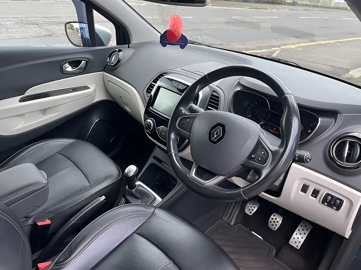 Used 2019 Renault Captur GT Line Blue - Interior and Exterior details 4