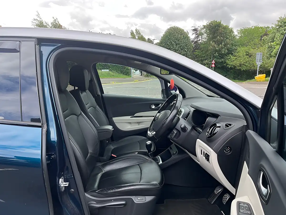 Used 2019 Renault Captur GT Line Blue - Interior and Exterior details 6