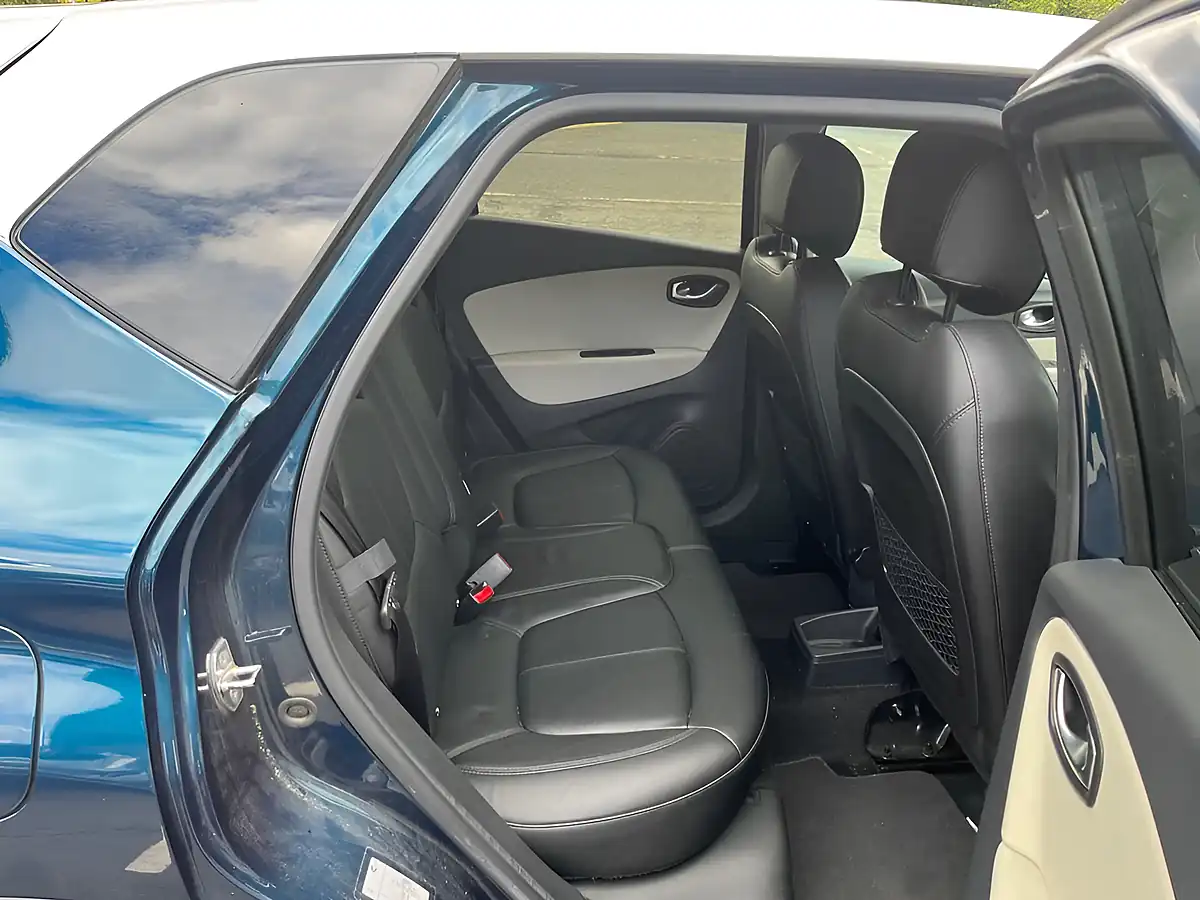 Used 2019 Renault Captur GT Line Blue - Interior and Exterior details 9