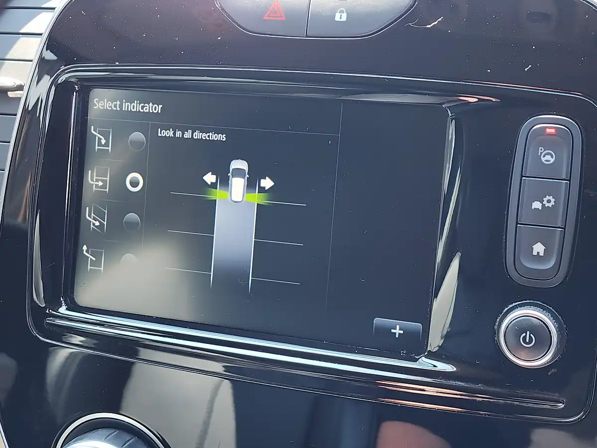 Used 2019 Renault Captur GT Line Blue - Interior and Exterior details 12