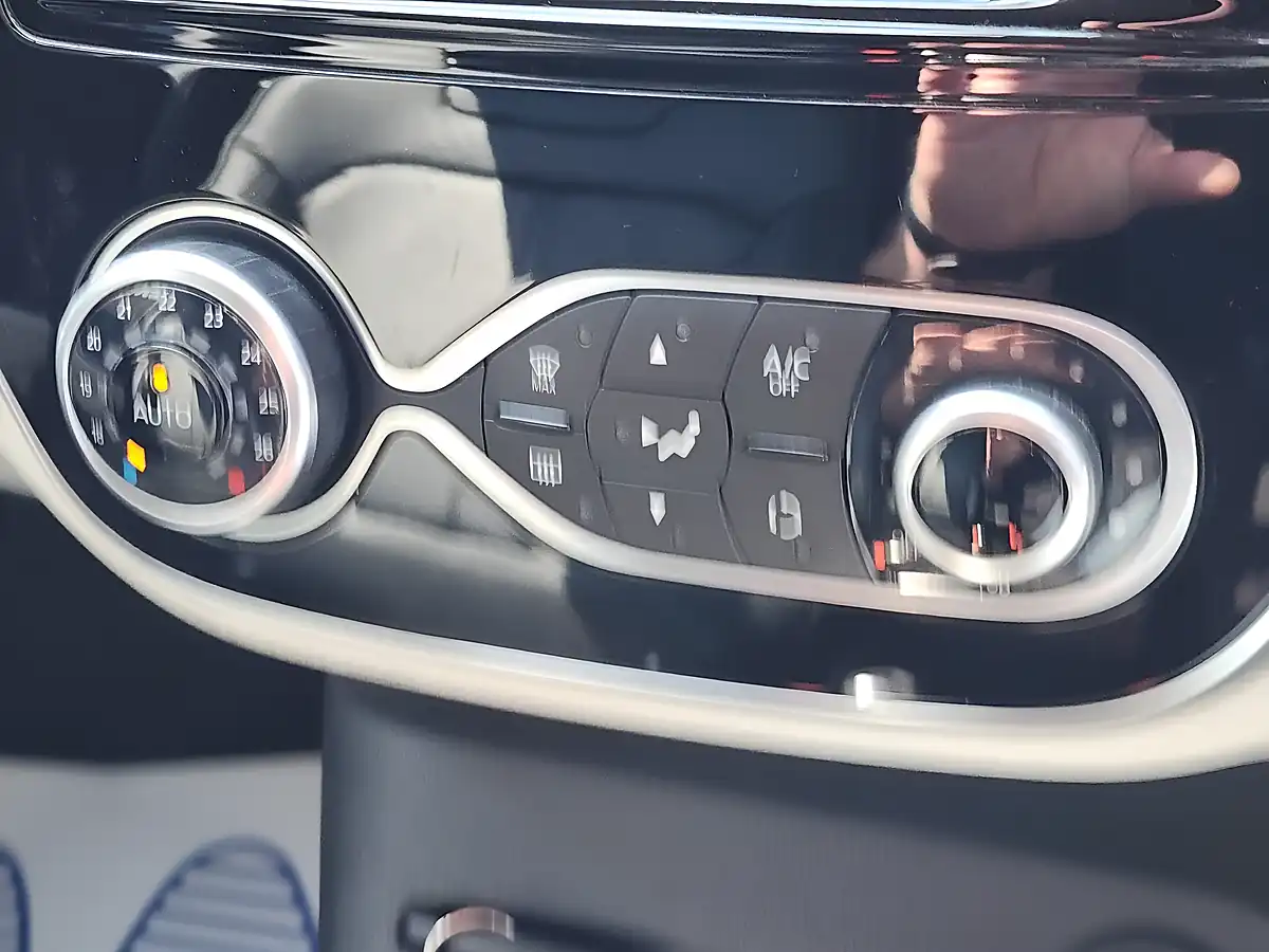 Used 2019 Renault Captur GT Line Blue - Interior and Exterior details 14