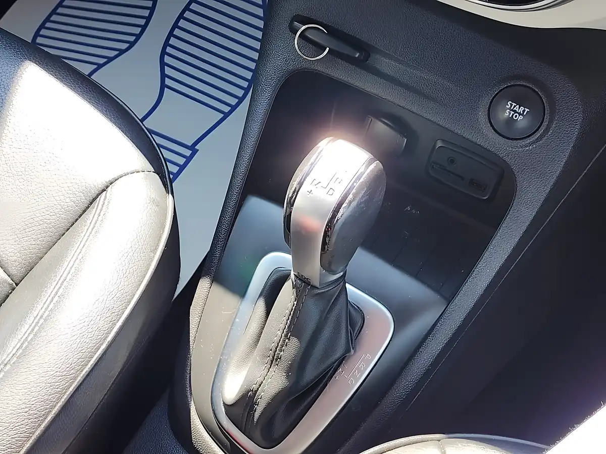 Used 2019 Renault Captur GT Line Blue - Interior and Exterior details 15
