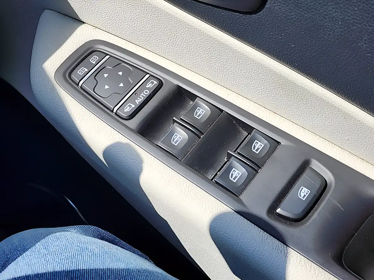Used 2019 Renault Captur GT Line Blue - Interior and Exterior details 16