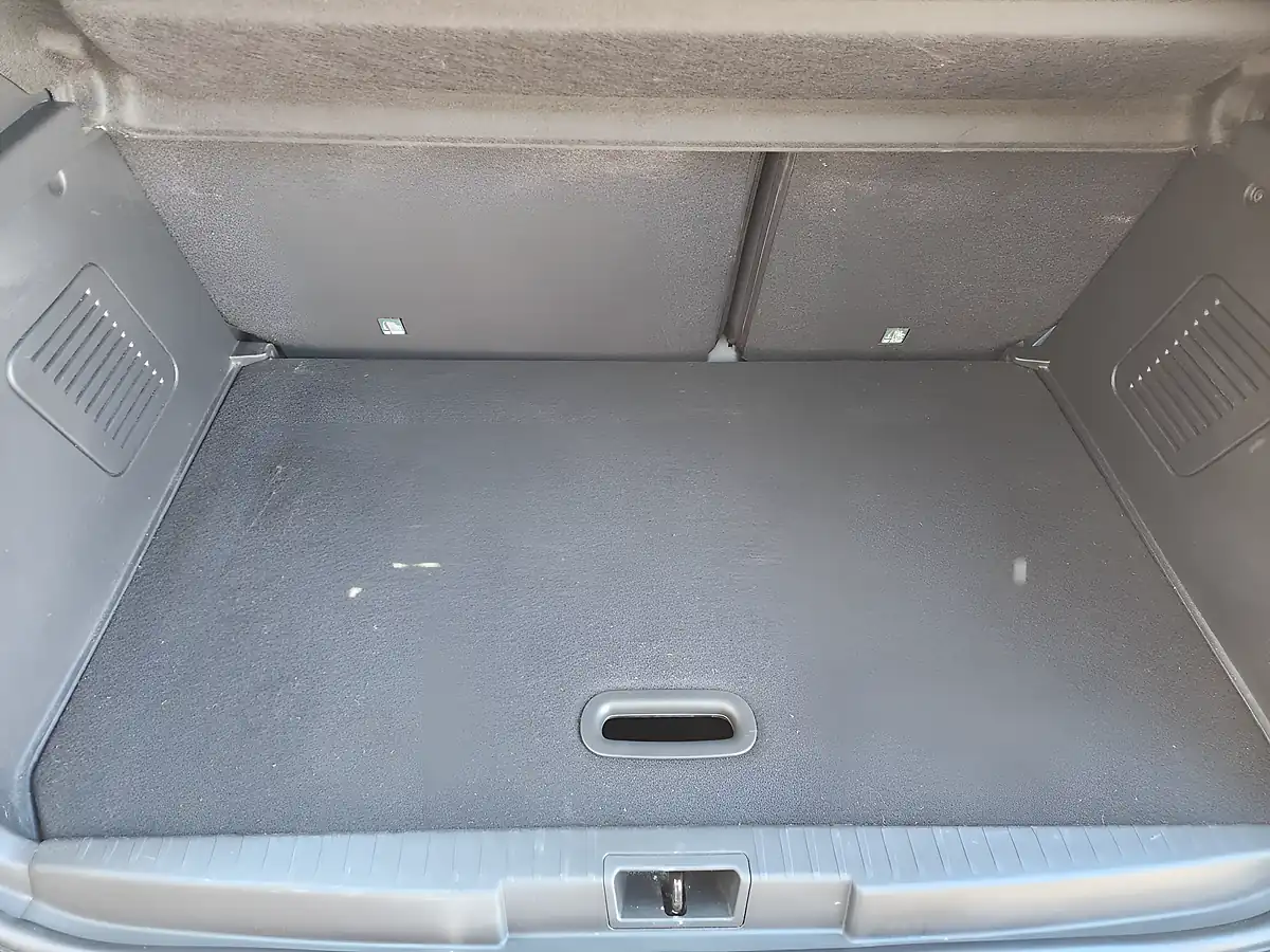 Used 2019 Renault Captur GT Line Blue - Interior and Exterior details 18
